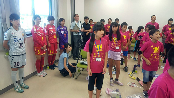 『未来の宝 夢と希望と絆の架け橋プロジェクト サッカー教室』にINAC神戸の鮫島らが参加（撮影：YOSHIHIKO KUROKAWA）