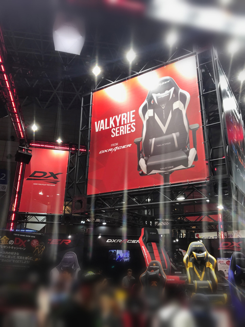 長時間ゲームをしても疲れにくいというゲーミングチェアも各メーカーがシェア争いのしのぎを削る（写真：ラジオ関西）