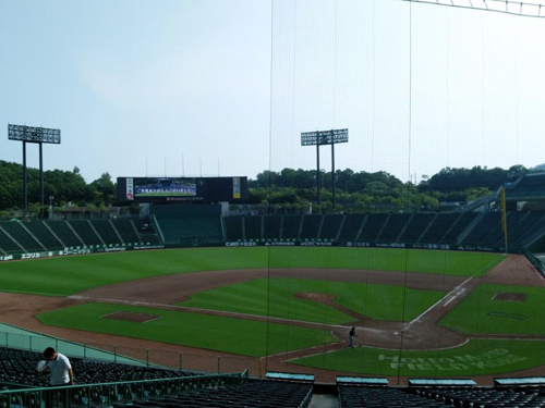 高校野球兵庫県大会準決勝を終えて、翌日の決勝に備える、ほっともっとフィールド神戸
