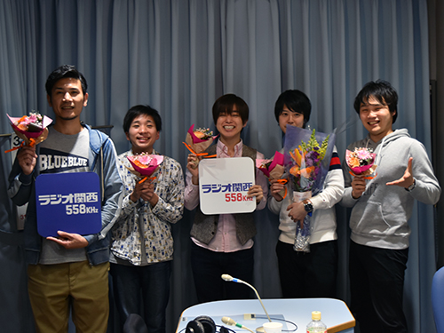 ２０１４年から５年にわたってラジオ関西のミッドナイトゾーンを担当したＰｅｒｍａｎｅｎｔ　Ｆｉｓｈ（写真左から、Ｓｈｕｎｓｕｋｅ、ｋｉｋｕｒｉ、Ｔｏｓｅａ、Ｋｏｕｈｅｉ、Ｔａｋｅｓｈｉ）（写真：ラジオ関西）