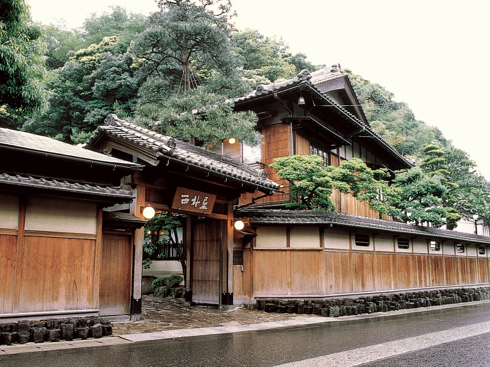 老舗旅館「西村屋本館」