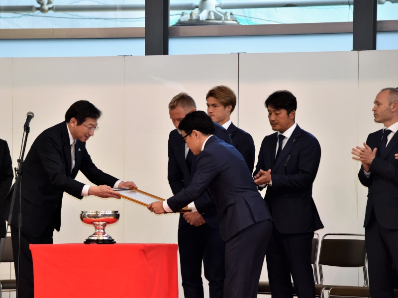 神戸市からヴィッセル神戸に神戸市スポーツ特別賞が贈呈された。