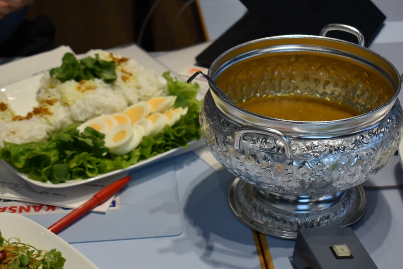 モヒンガー（魚出汁のスープ麺）