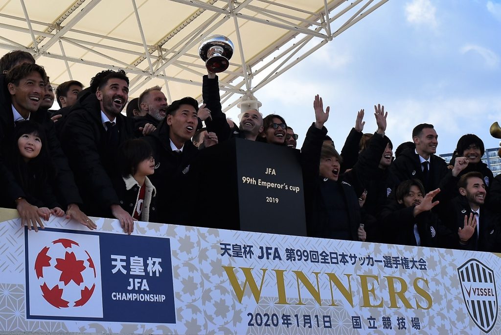 神戸に凱旋し、天皇杯優勝を報告したヴィッセル神戸の選手、スタッフ（写真：ラジオ関西）