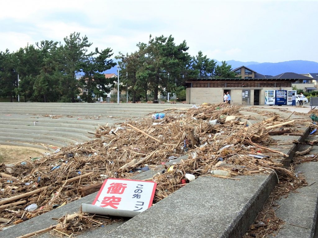 2018年9月の台風21号で南芦屋浜では過去最高の潮位を記録（写真は関係者提供）