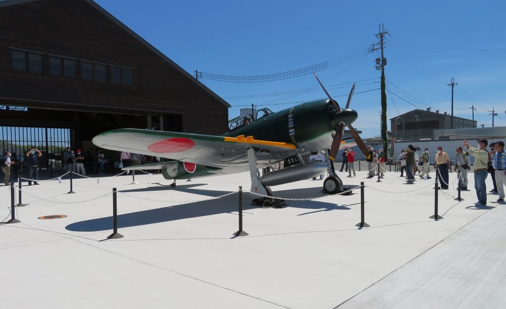 旧日本海軍戦闘機「紫電改」一般公開を再開 兵庫県加西市の鶉野飛行場