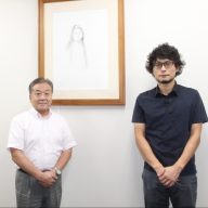 株式会社マプリィ代表取締役の山口圭司さん（右）と、ラジオ関西の三上公也アナウンサー（※写真撮影時にマスクを外していただきました）