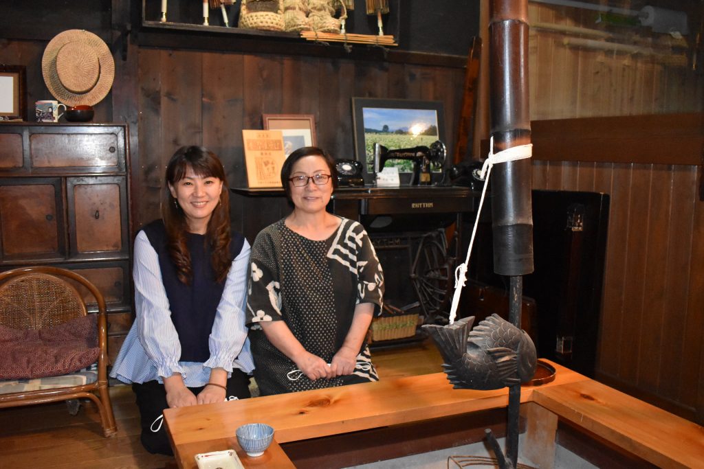 「こころ音」の瀧澤孝子さん（右）と、ナビゲーターの慶元まさ美さん（左）