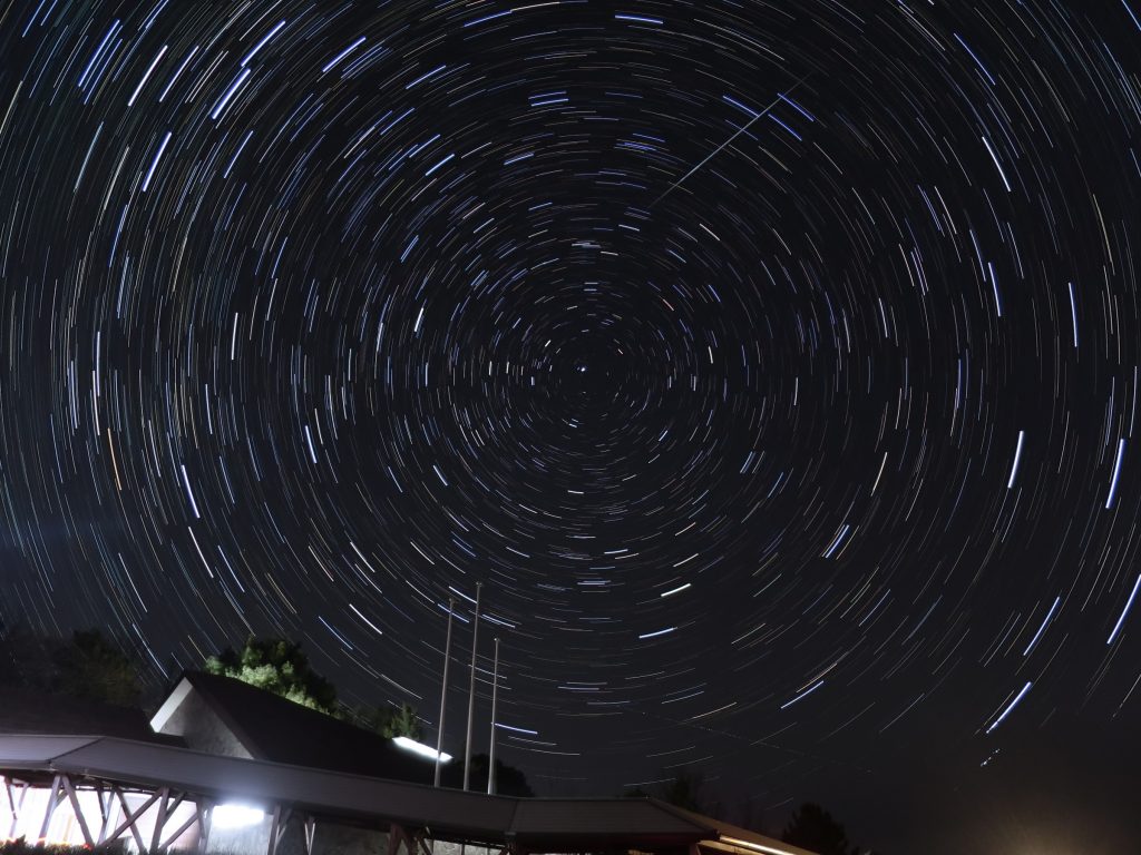 ふたご座流星群　2014年撮影（写真提供：明石市立天文科学館）