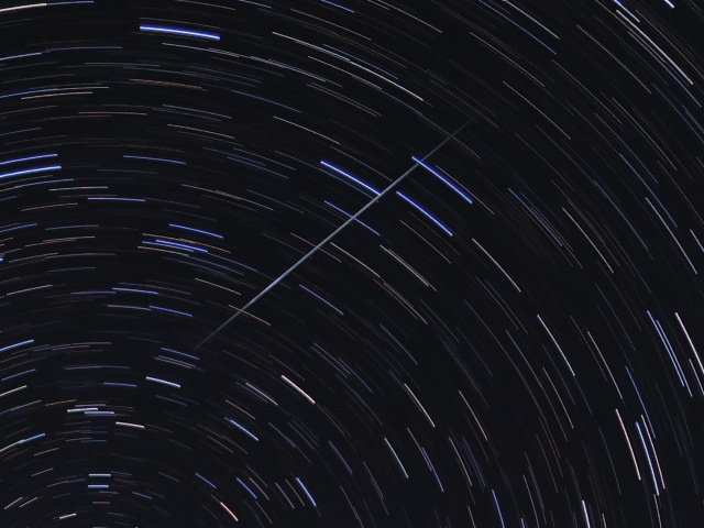 ふたご座流星群　2014年撮影（写真提供：明石市立天文科学館）