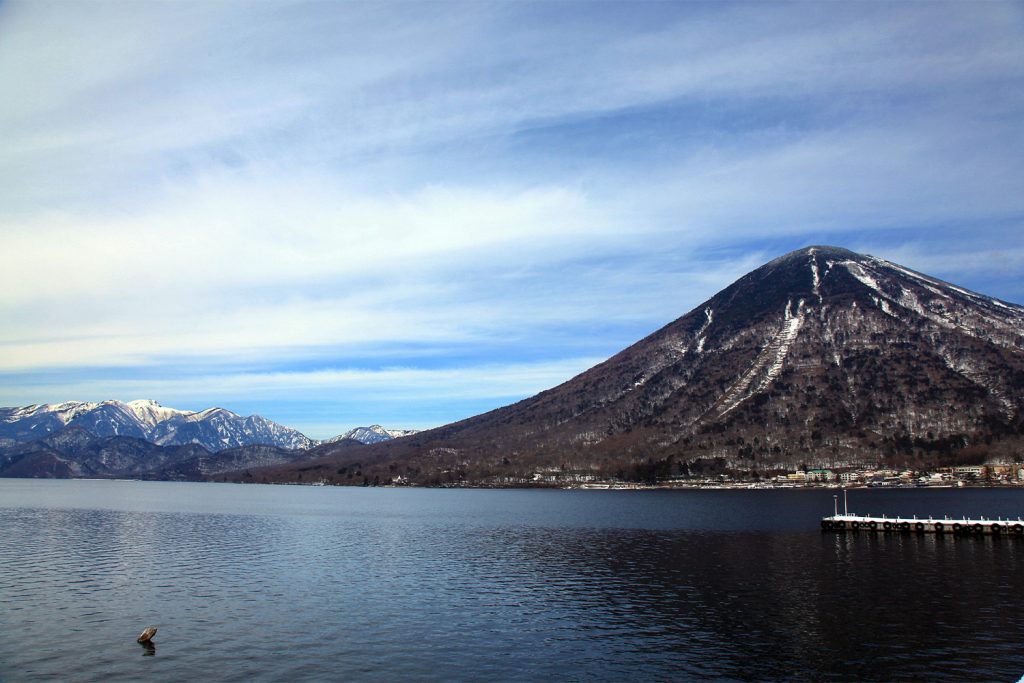 男体山と中禅寺湖（写真提供：栃木県観光物産協会）