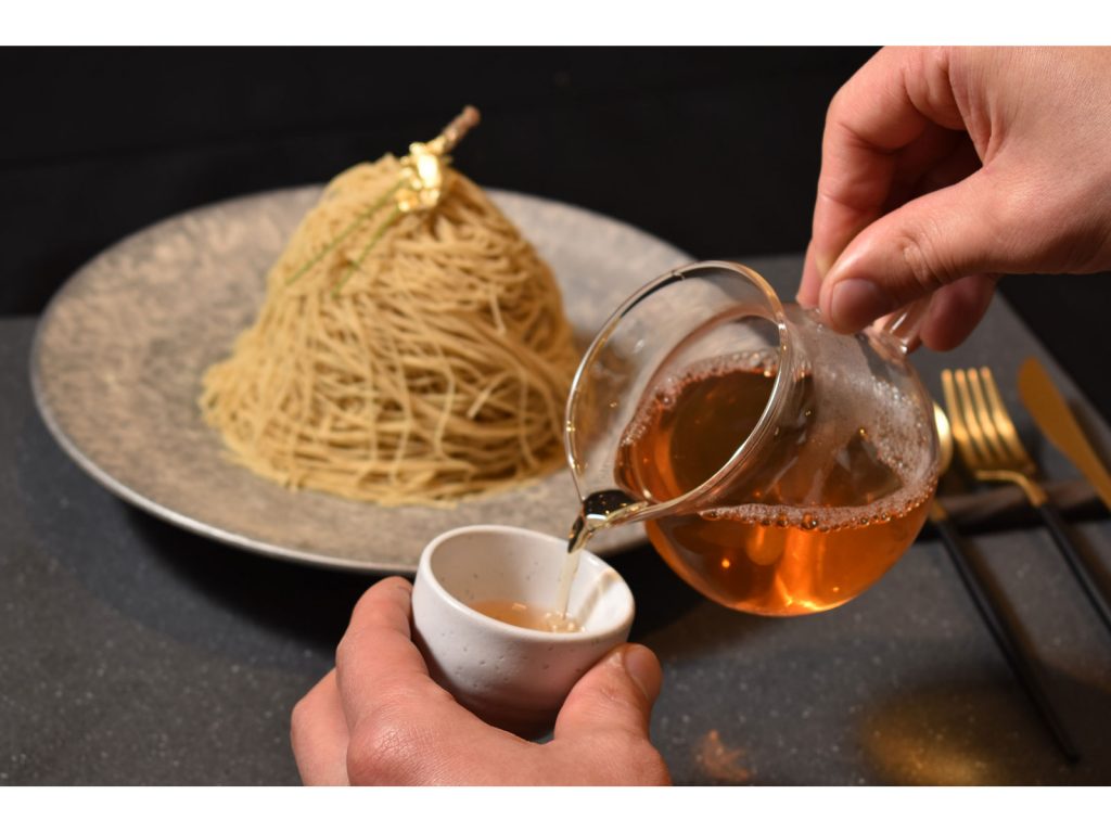 お茶と丹波モンブラン（提供：くり松）