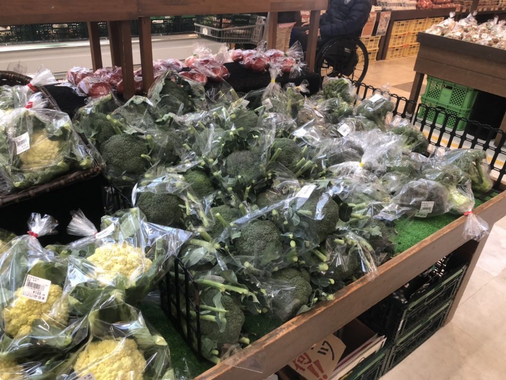 ナナ・ファーム須磨（神戸市須磨区）には兵庫県内各地からブロッコリーが入荷している。冬から春にかけて旬を迎える万能な野菜だ