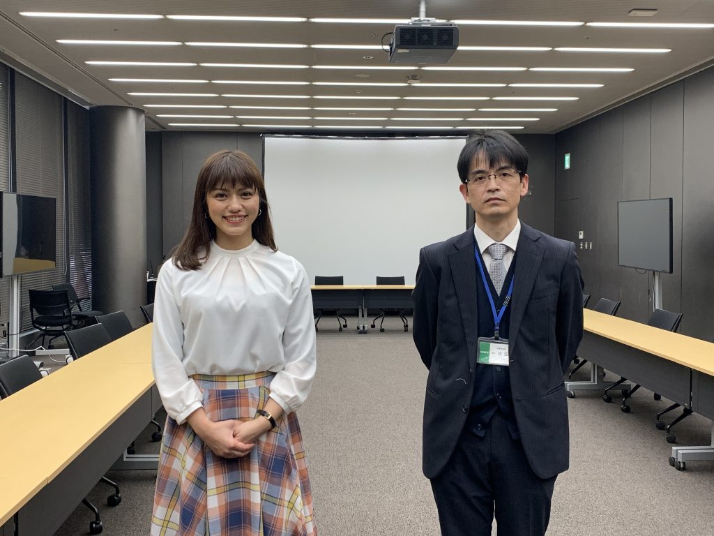 神戸市危機管理室の佐藤弘樹さん（写真右）と、『サンデー神戸』リポーターの加納永美子さん（写真左）