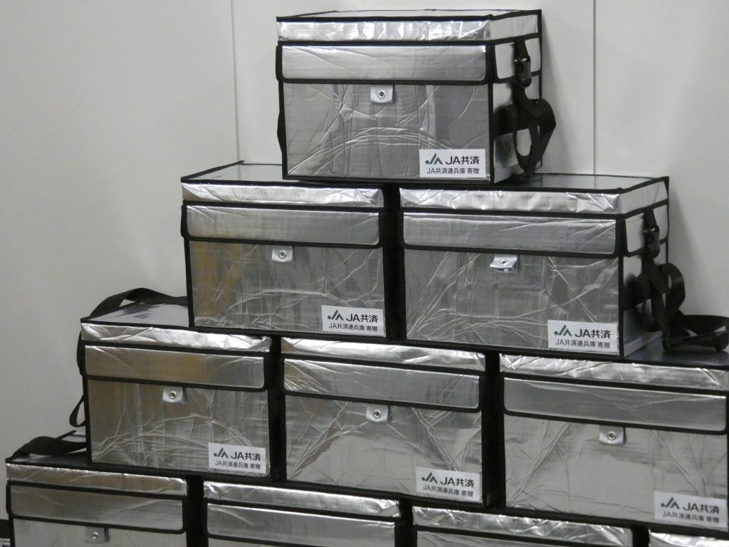 JA共済連兵庫が兵庫県に寄贈した「定温輸送パッケージ」