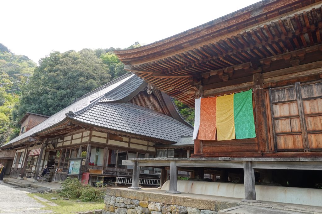 （写真②　温泉寺）