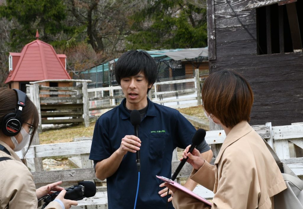 飼育員の岡波雅雄さん