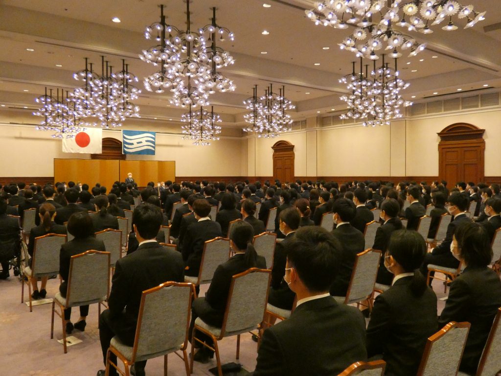 兵庫県には令和3年度、276人が新たに採用された（1日午前　兵庫県公館）