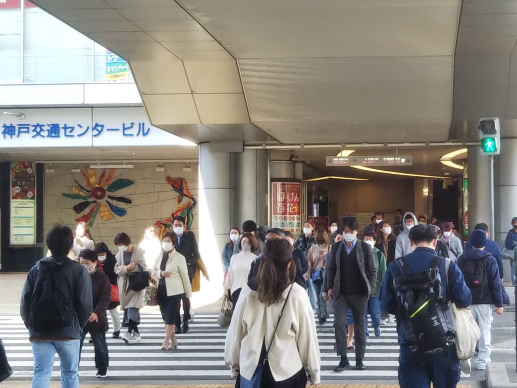 神戸市内の飲食店経営者「見回り、遅いのでは」「自粛した分、反動は確実に起こる」