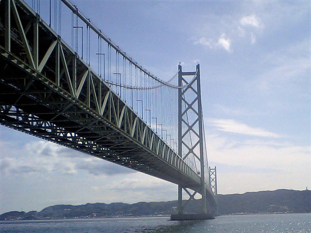 兵庫と徳島を結ぶ神戸淡路鳴門自動車道 去年(2020年）に比べ217％の通行量に（写真は明石海峡大橋）