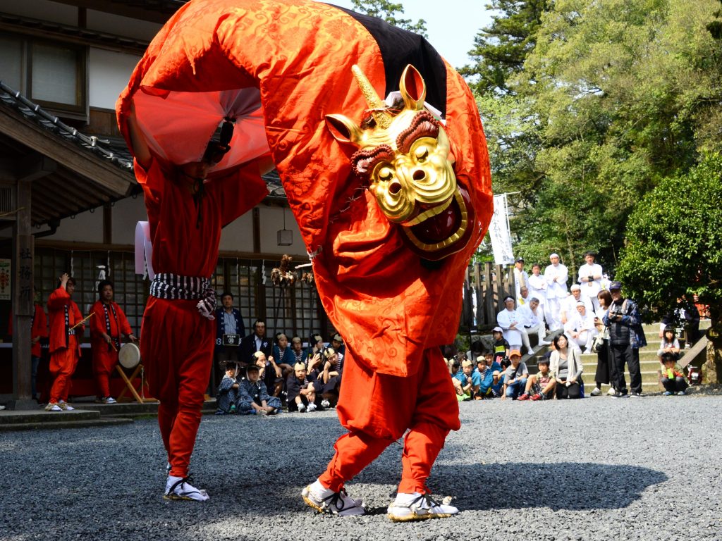 鳥取県鳥取市の宇倍神社の麒麟獅子舞（「写真提供：日本遺産「麒麟のまち」推進協議会」）