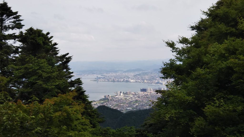 比叡山頂から琵琶湖を望む