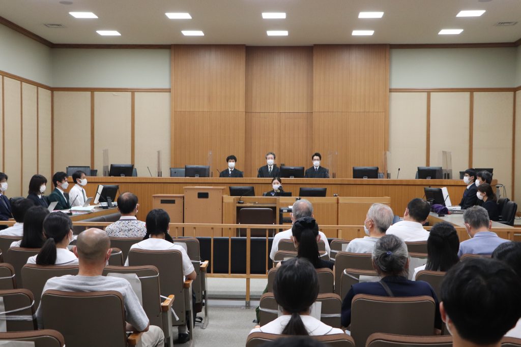 開廷前の神戸地裁・法廷＜※2021年8月26日　代表撮影＞