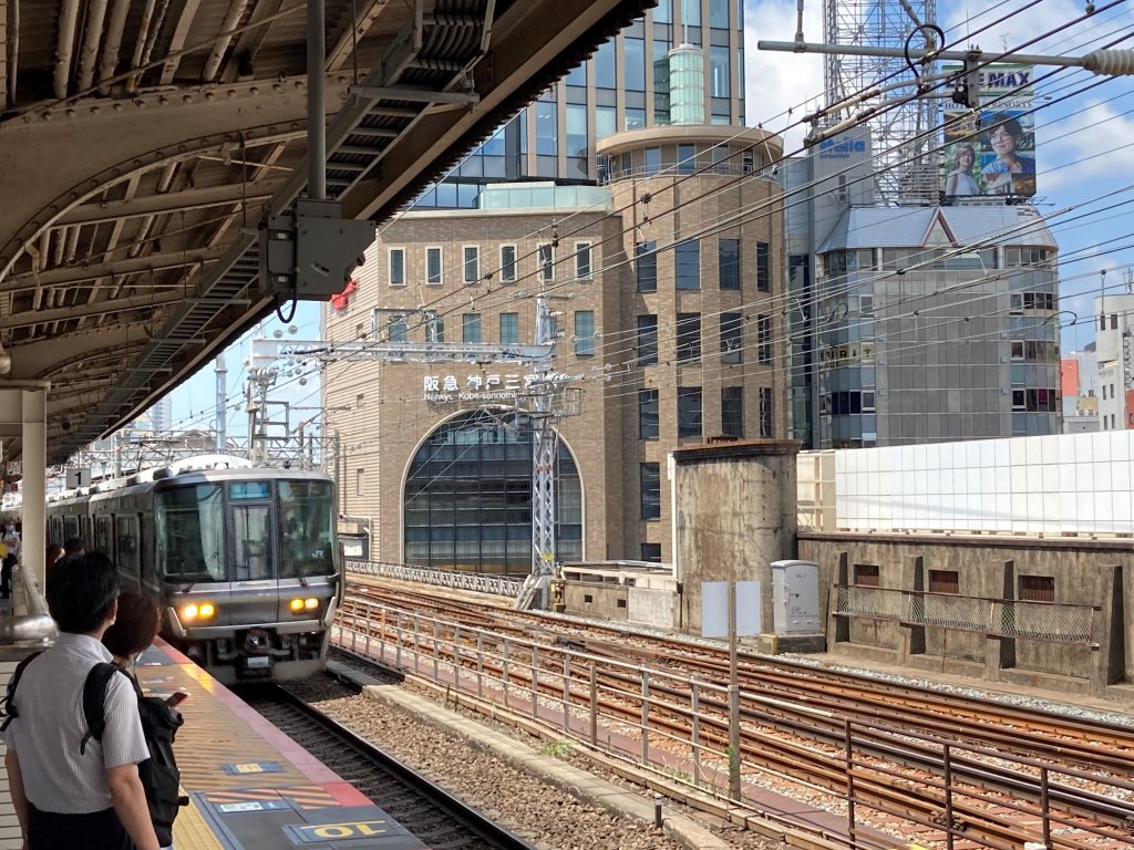 JR三ノ宮駅ホーム（神戸市中央区）
