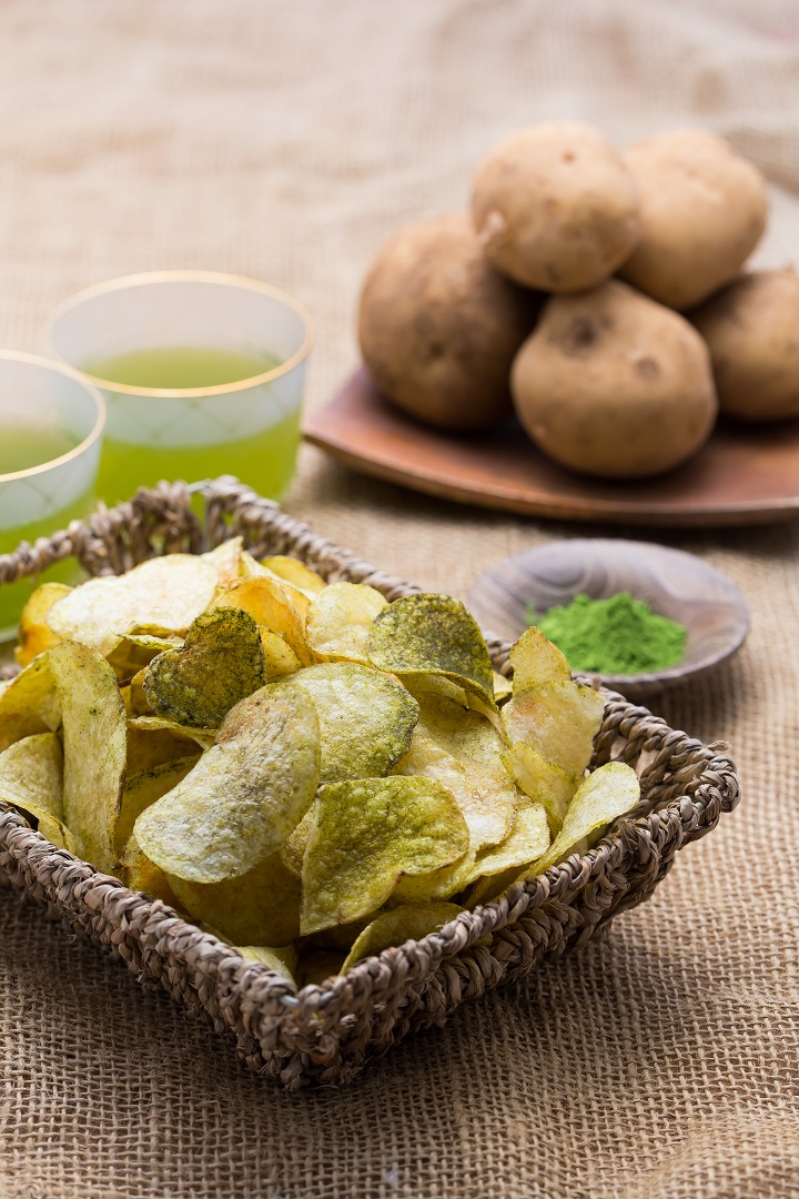静岡のお茶専門店が生み出した「お茶味のポテトチップス」が好評
