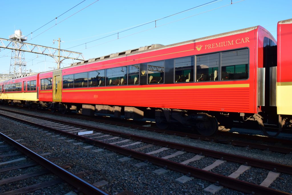 京阪・8000系プレミアムカー