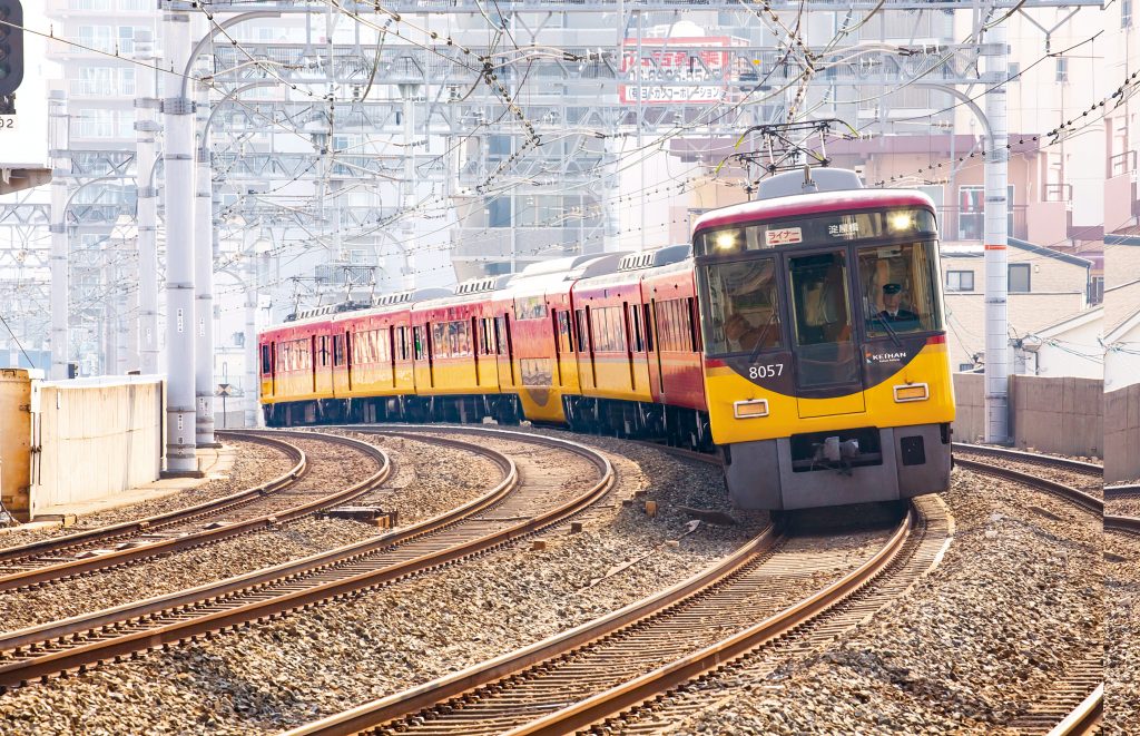 京阪・8000系「ライナー」