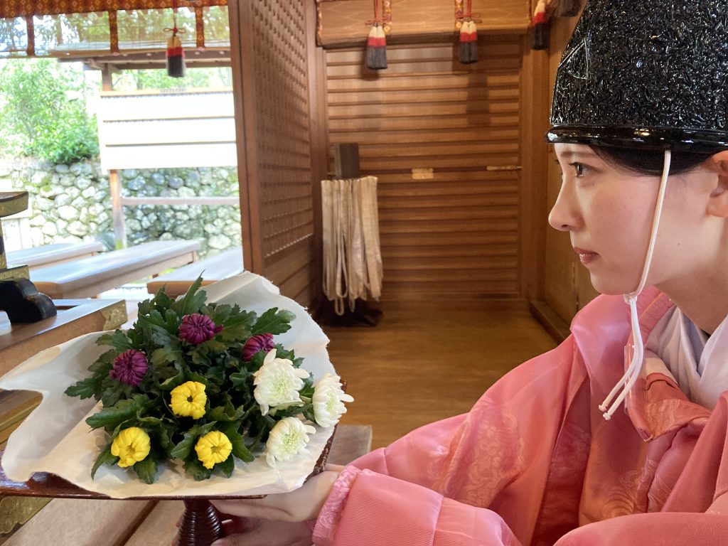 重陽の節句 移ろう季節感じて 神戸から京都へ 若き女性神職の思い 車折神社 重陽祭 ラジトピ ラジオ関西トピックス Goo ニュース