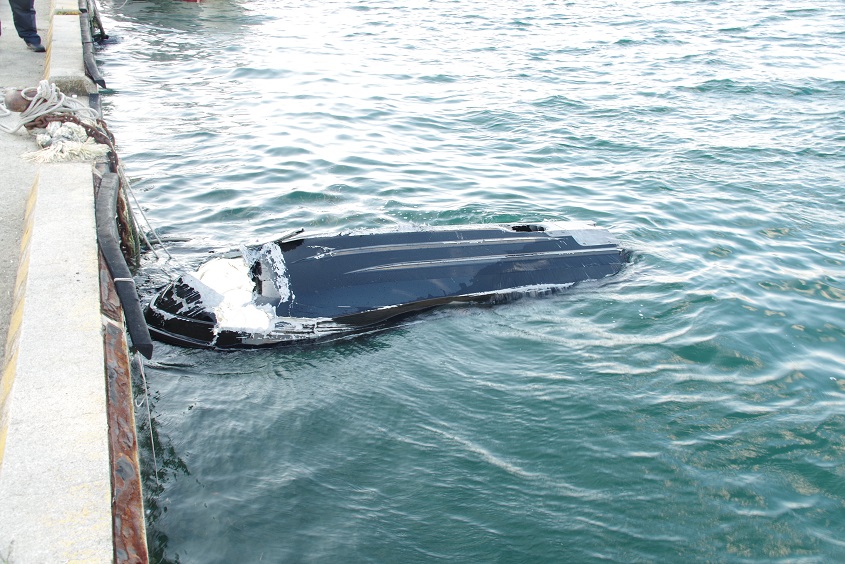 損傷、漂流した水上オートバイ＜2021年9月15日 ※画像提供・第五管区海上保安本部＞