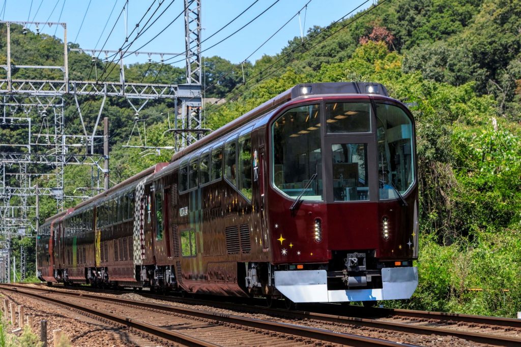 近鉄 団体専用列車「楽」快速急行としての運転は初 事前申し込み不要＜※画像提供・近畿日本鉄道＞