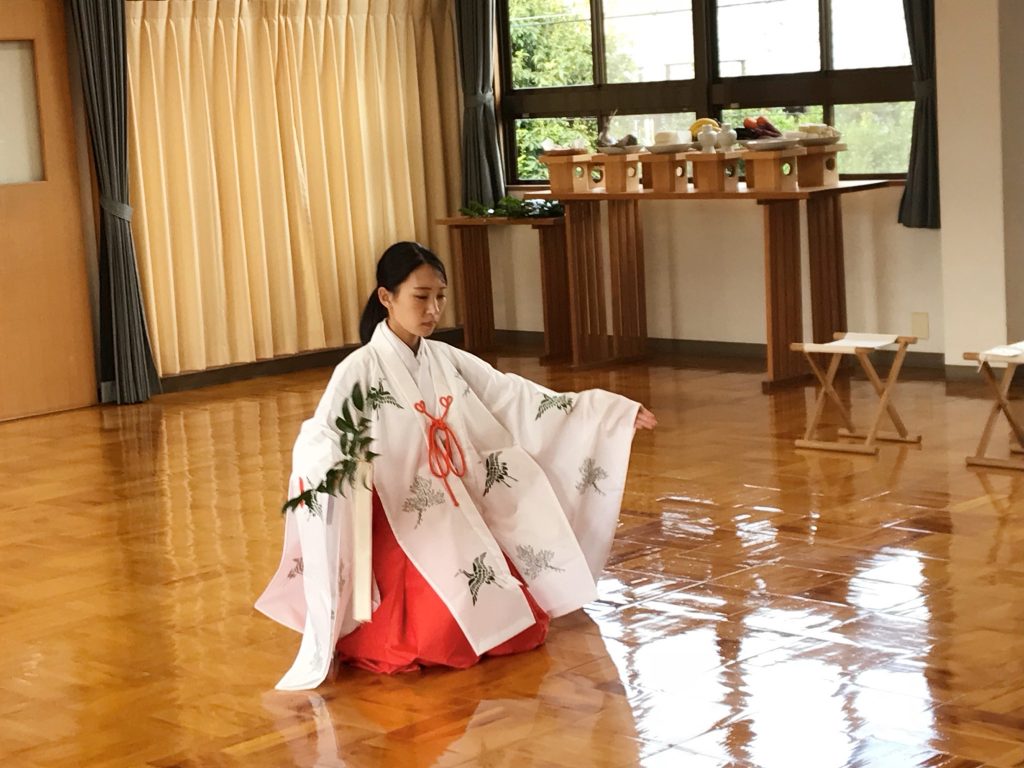 京都皇典講究所・京都國學院での巫女舞楽＜※画像提供・東山詩奈さん＞