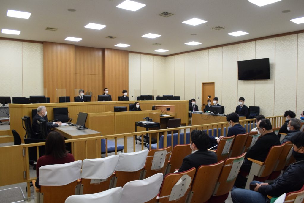 開廷前の神戸地裁法廷＜2022年1月20日　※代表撮影＞