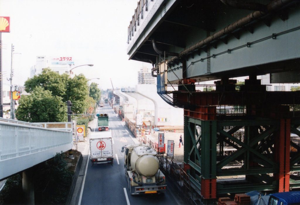 阪神・淡路大震災　神戸市東灘区・阪神高速道路 復旧作業　神戸線全線開通まで半年に＜1996年1月撮影　※画像提供・神戸市＞