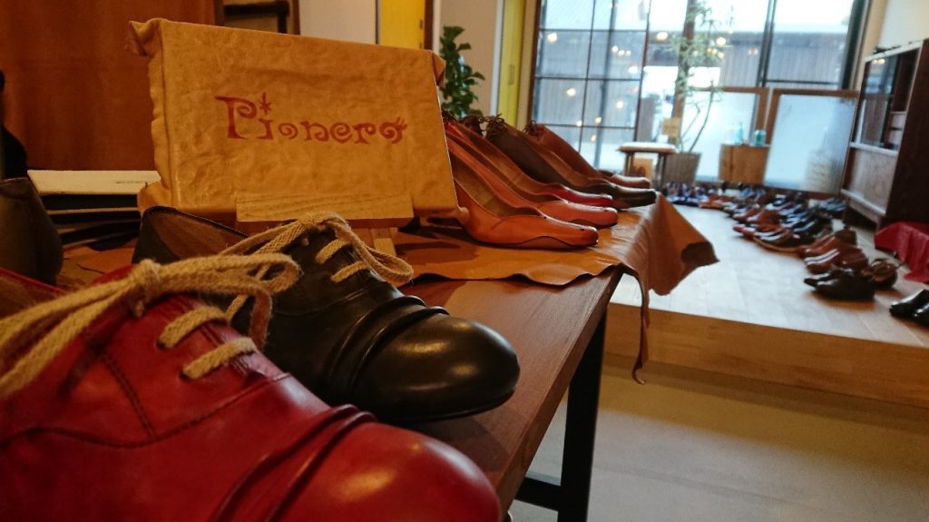 兵庫・たつの、老舗の靴メーカーが東京から移転した理由「これからは ...