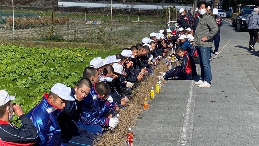 広大な畑は初夏には水田に ここで収穫された米は寮生活する部員たちのパワーの源に