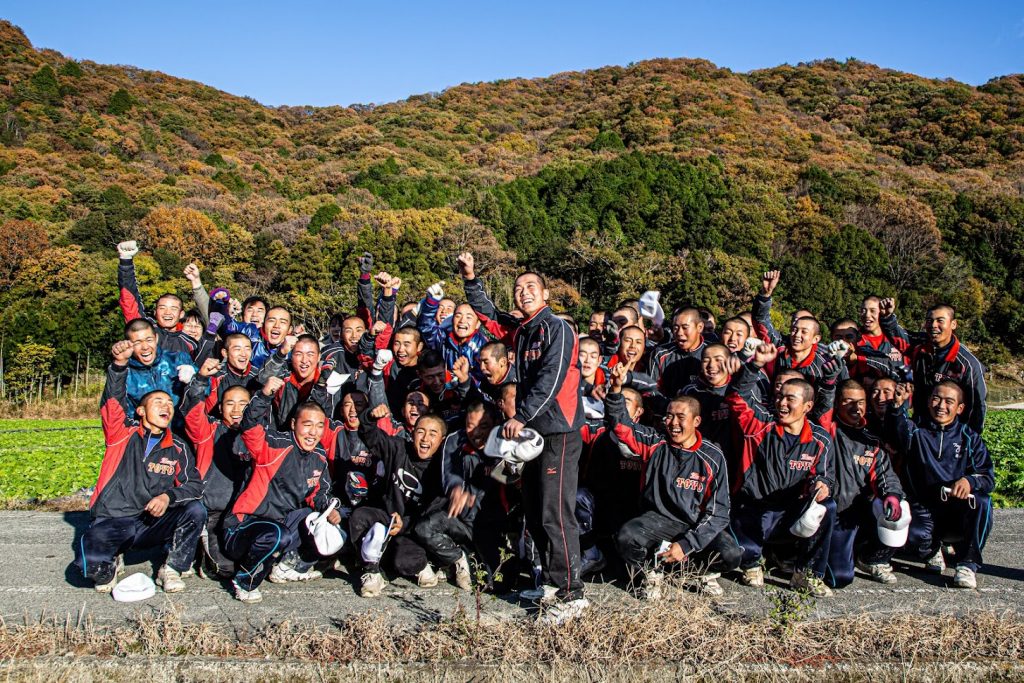 「菜の花プロジェクト」に駆け付けた東洋大付属姫路高校野球部のメンバー（2021年11月）