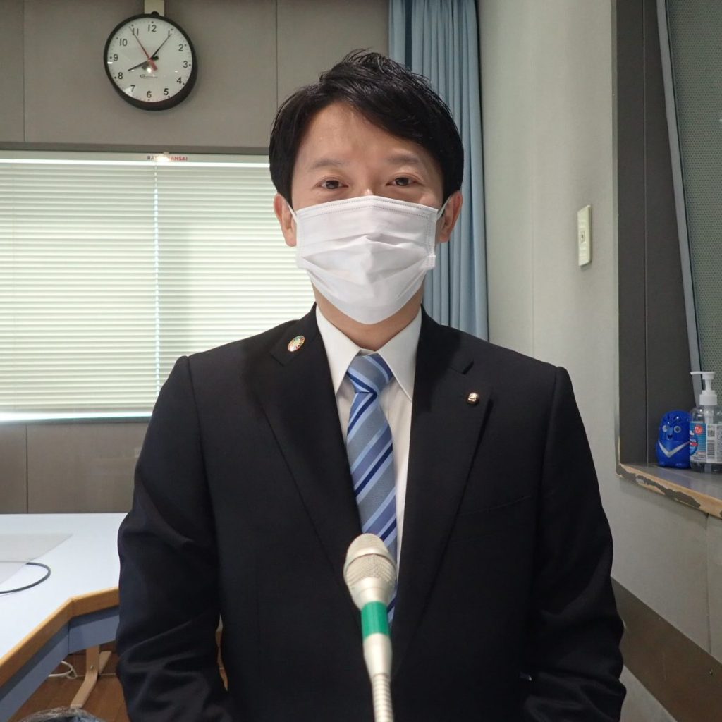 新型コロナウイルスに感染した、兵庫県の斎藤元彦知事（3月10日、ラジオ関西本社で撮影）