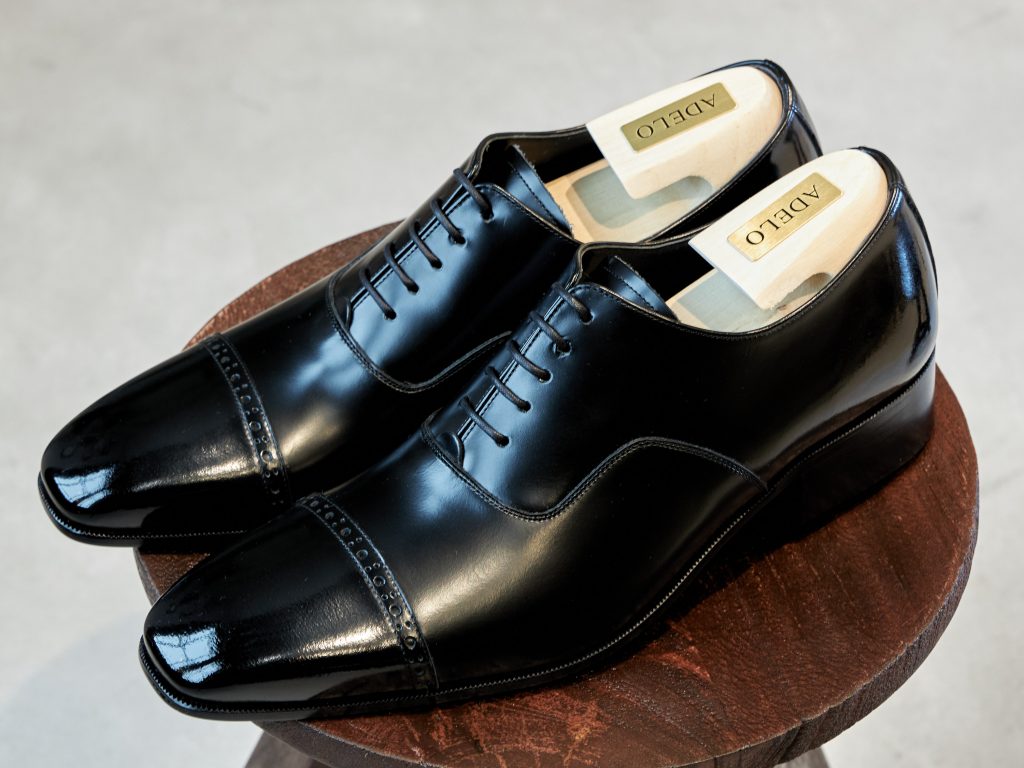 「ADERO」の木型には、1,000人以上の日本人の足型データが反映されていて、熟練の靴職人が、国内の工房で一足ずつ丁寧に製作。自然なフォルムと高級感を両立させた（提供：ADERO）