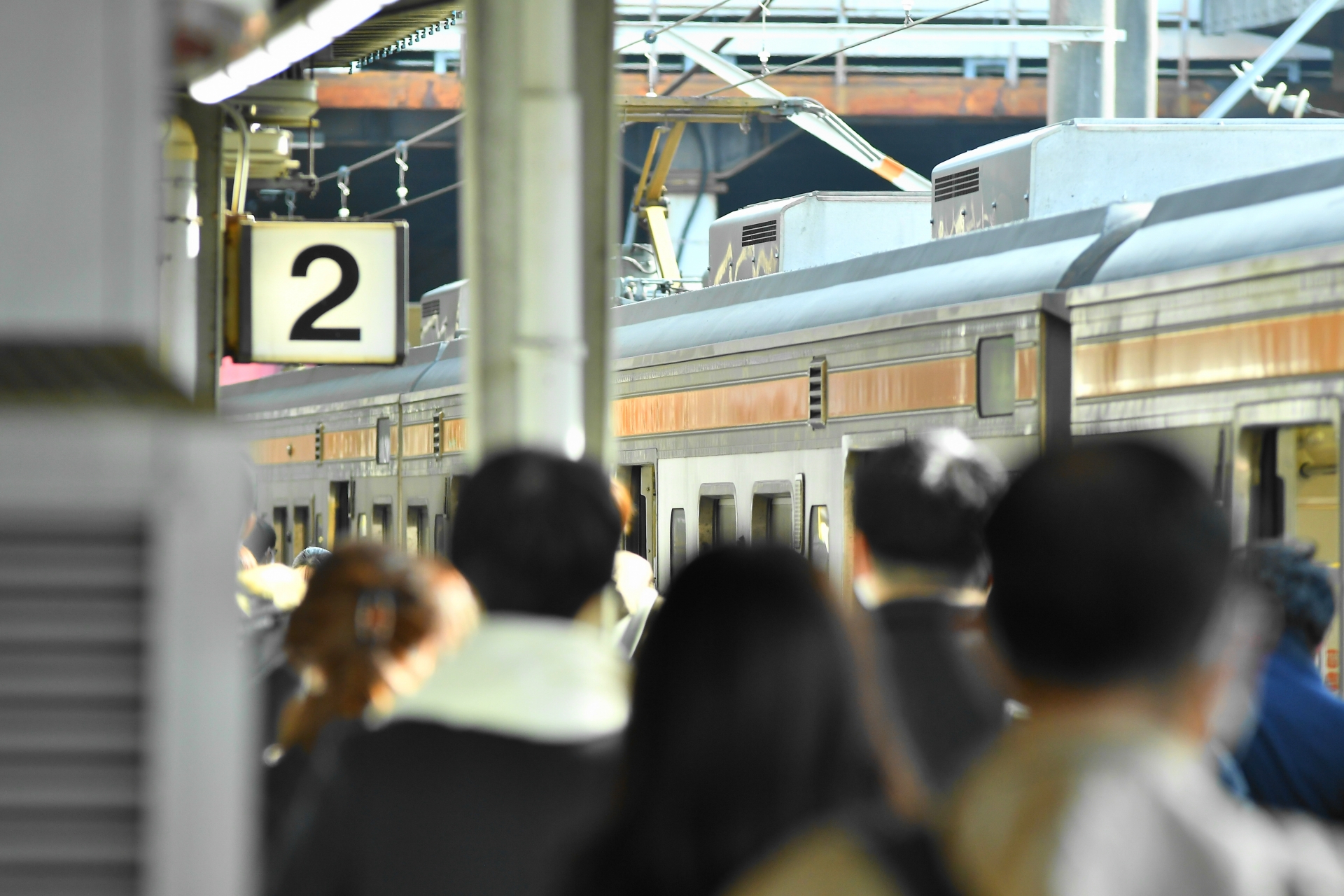 電車内で起こる無差別事件やトラブル 鉄道会社の乗客を守る責任は 防ぐ方策はあるの ラジトピ ラジオ関西トピックス