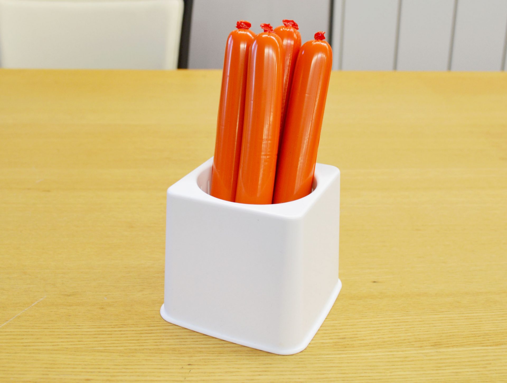 衝撃 100均の 魚肉ソーセージ専用スタンド がsnsで話題 メーカーは 底の形 にこだわり ラジトピ ラジオ関西トピックス