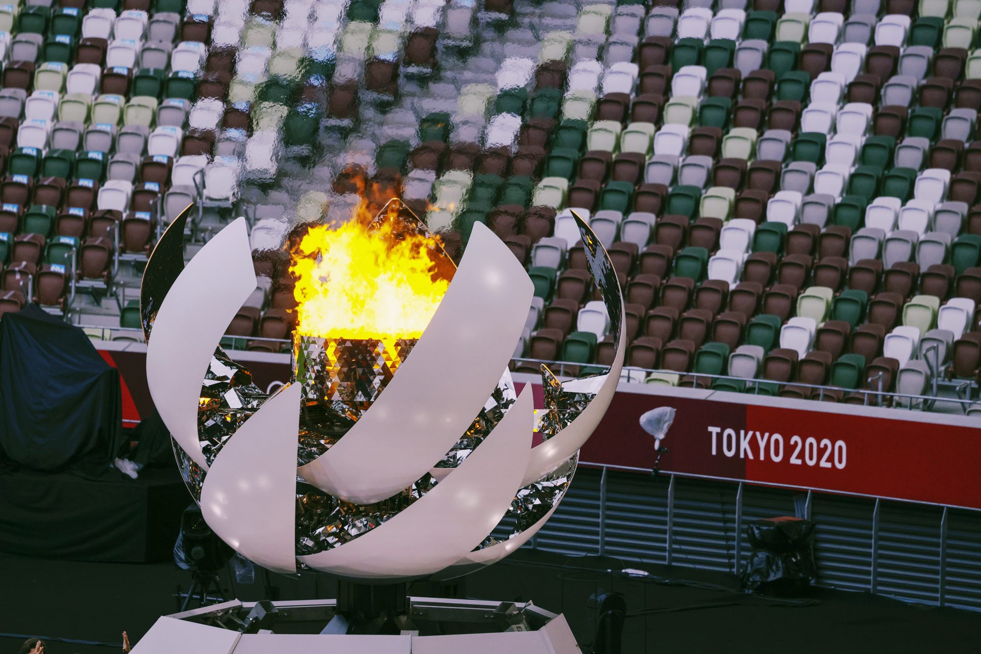 ナレーションなし、メダルを掲げる場面なし、アスリートの“輝き”を記録