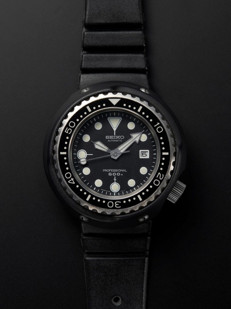 世界で初めて、時計の外周にチタン製のプロテクターが用いられたモデル（1975年）。世界最高峰の水密性、気密性、そして耐食性や耐擦傷性などの耐久性能が盛り込まれた。そのルックスから「ツナ缶」の愛称で親しまれる（提供：セイコーウォッチ）