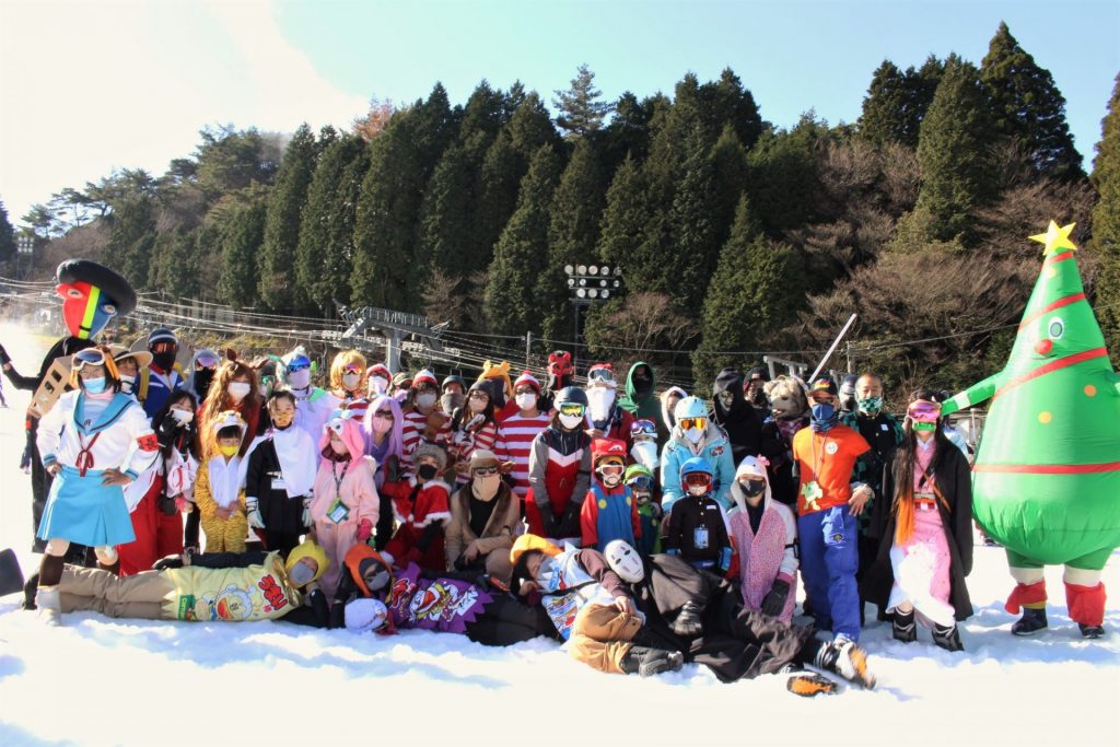 朝に「全身コスプレ」で入園無料！「六甲山スノーパーク」12月3日