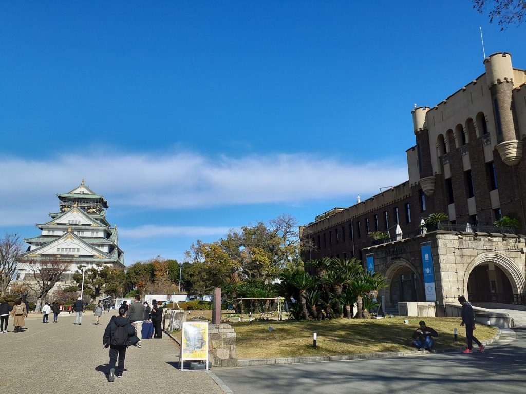 右：ミライザ大阪城