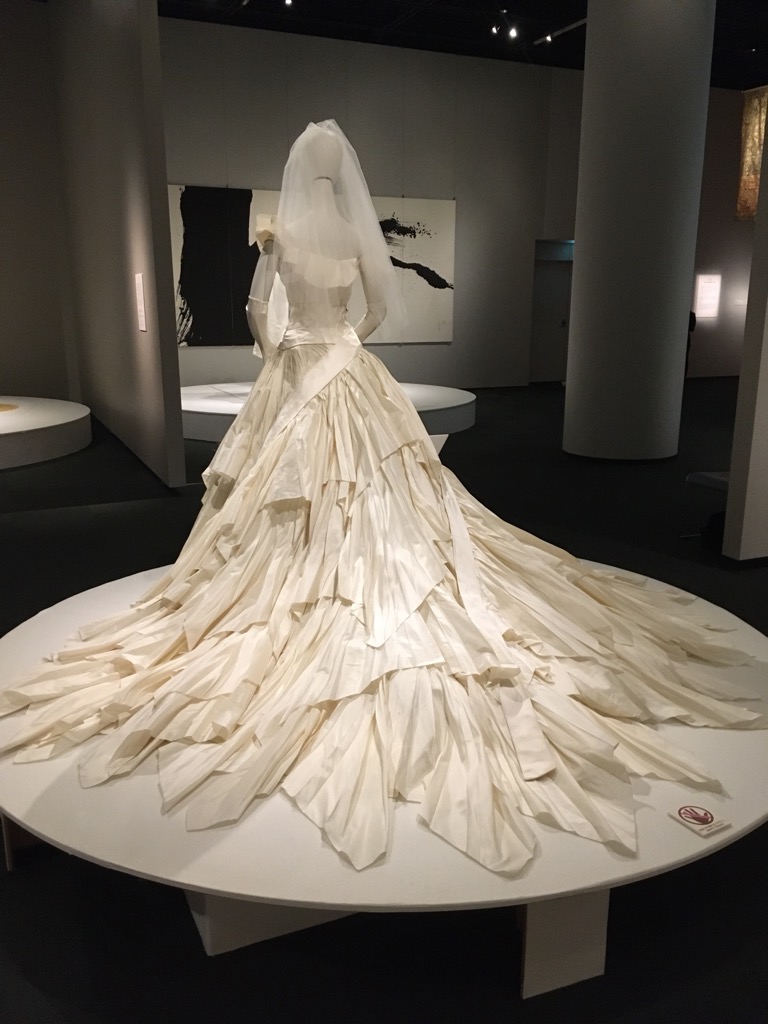 ハレの日」を演出する世界各地の婚礼衣装 神戸ファッション都市