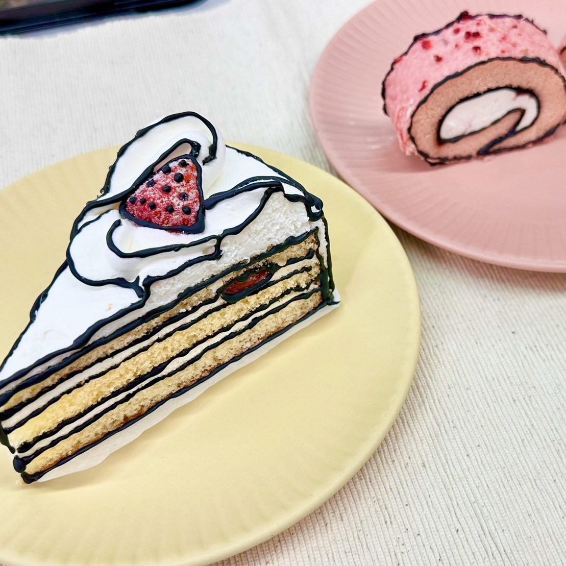 2次元なのに食べられる!? 必要なのはチョコペンと市販のケーキだけ 『2Dケーキ』作ってみた | ラジトピ ラジオ関西トピックス